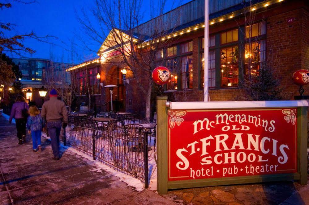 Mcmenamins Old St. Francis School Hotel Bend Exterior photo
